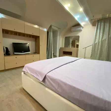 Central Apartments Odesa Exterior photo